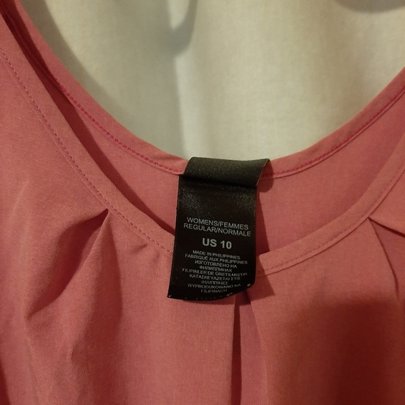 Pink The Northface dress - Picture 3 of 4